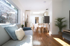 Modern 3 Bed Home in Tempe Near Airport City, Sydney